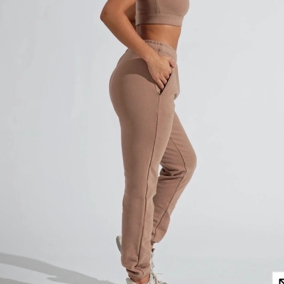 BuffBunny | Cloud Joggers - Picture 1 of 5